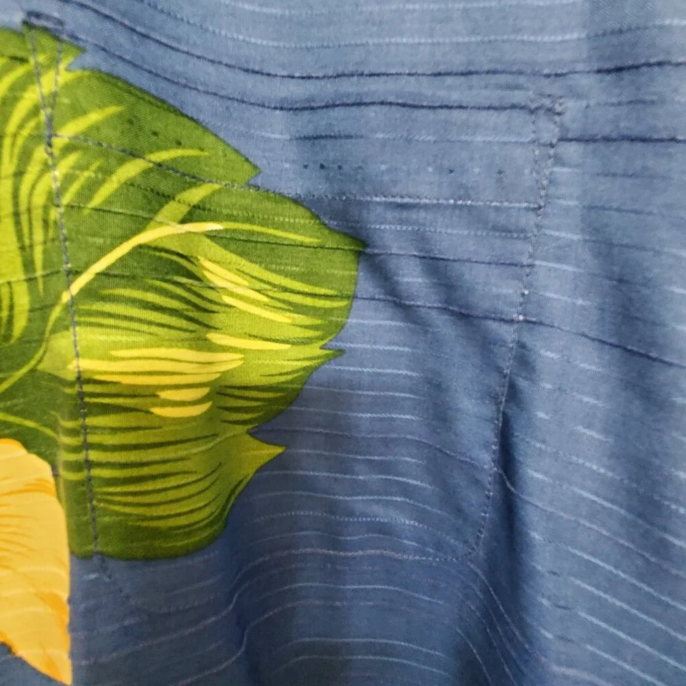 TOMMY BAHAMA MENS SILK SHIRT WITH COPYRIGHTED PRINT ARTWORK - Picture 3 of 4